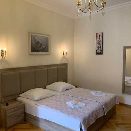 Guest House Rafael Tbilisi Exteriör bild