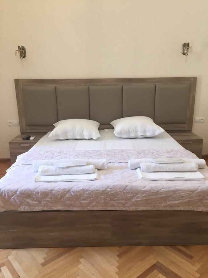Guest House Rafael Tbilisi Exteriör bild